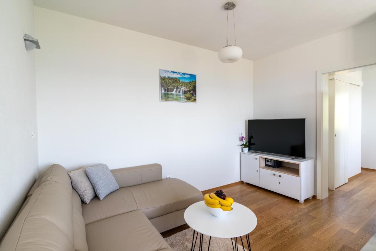 Private Villa Golden Hour With A View Of Split Area Kastel Sucurac Exterior photo