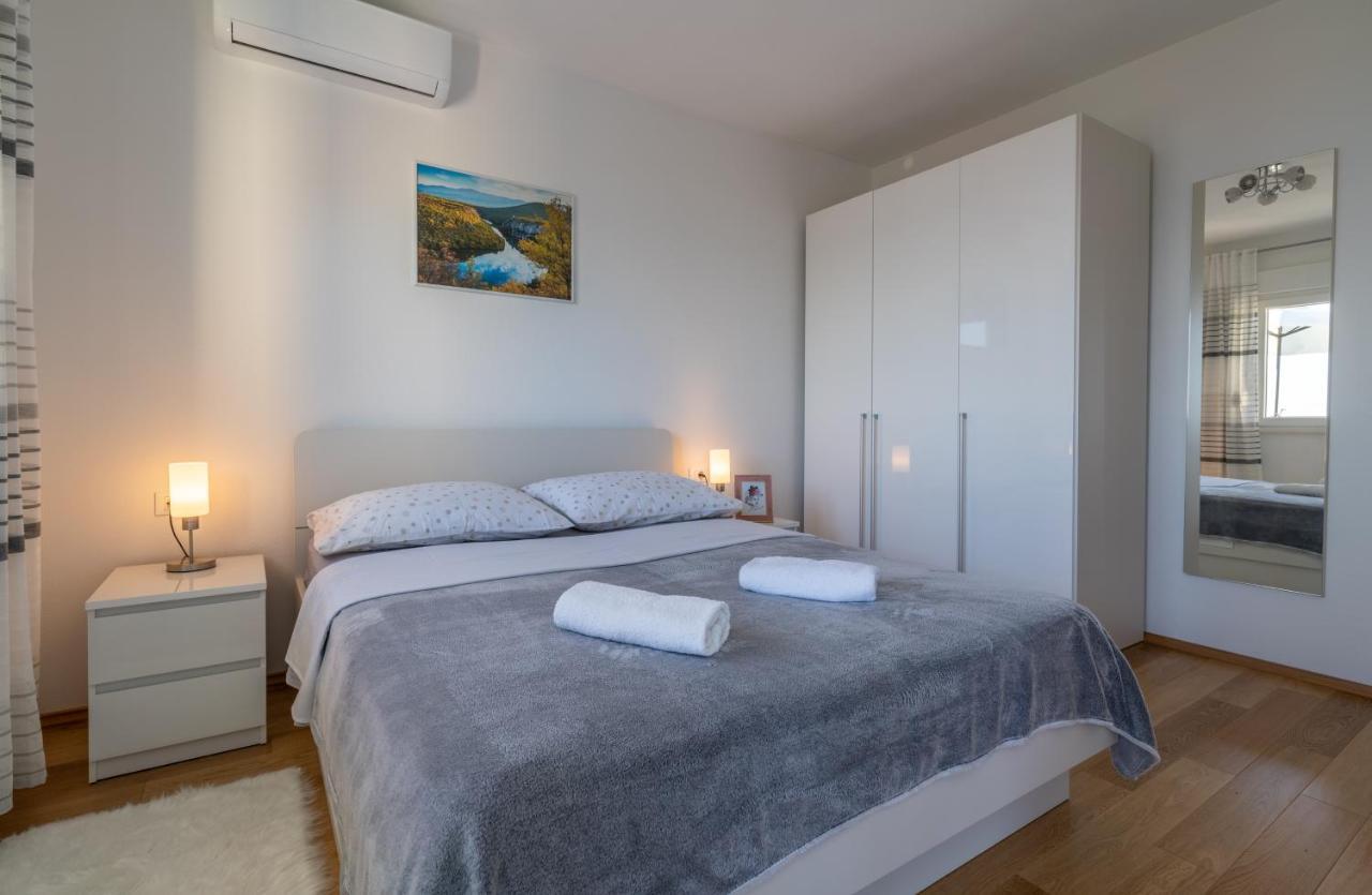 Private Villa Golden Hour With A View Of Split Area Kastel Sucurac Exterior photo