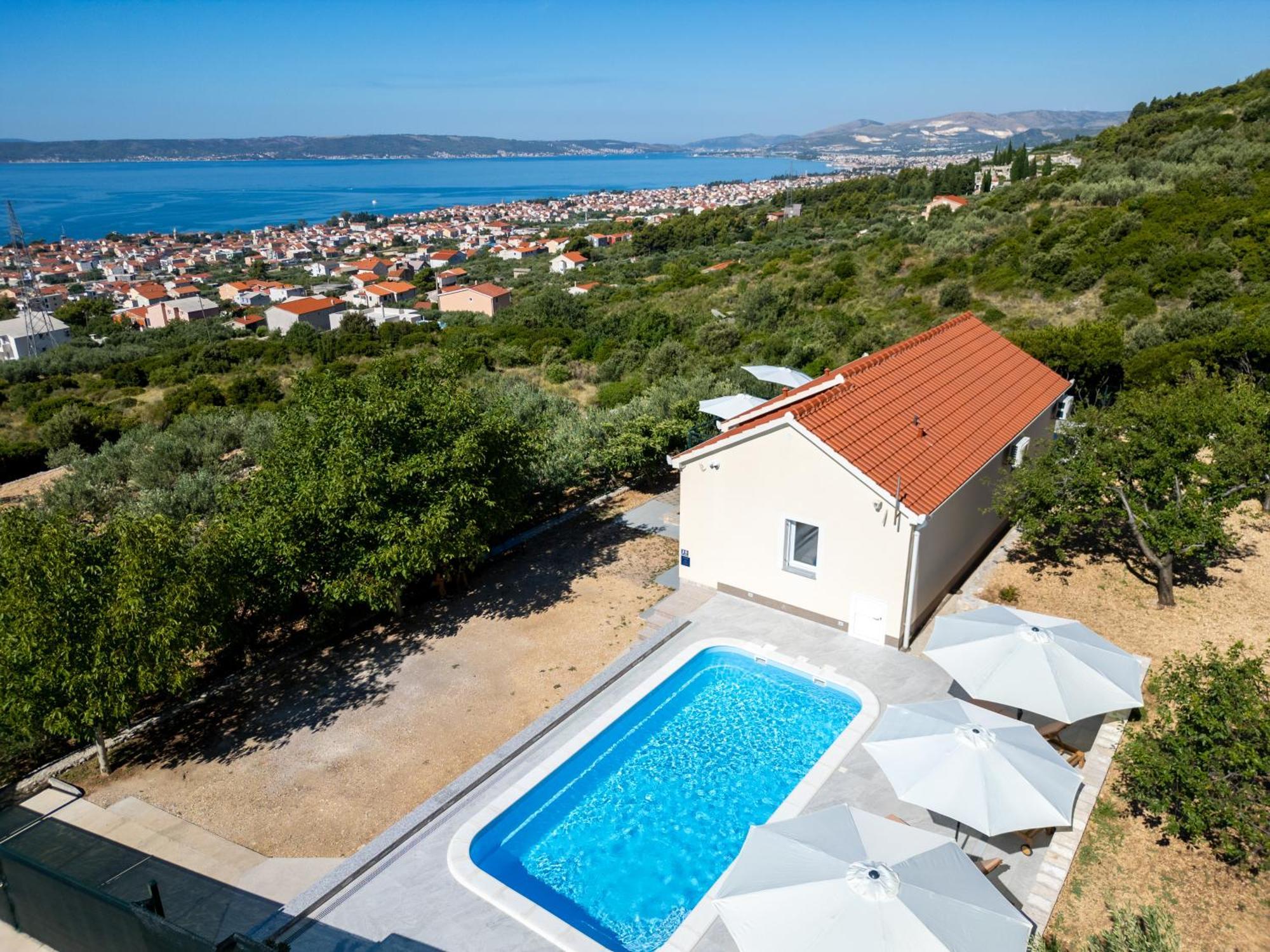 Private Villa Golden Hour With A View Of Split Area Kastel Sucurac Exterior photo