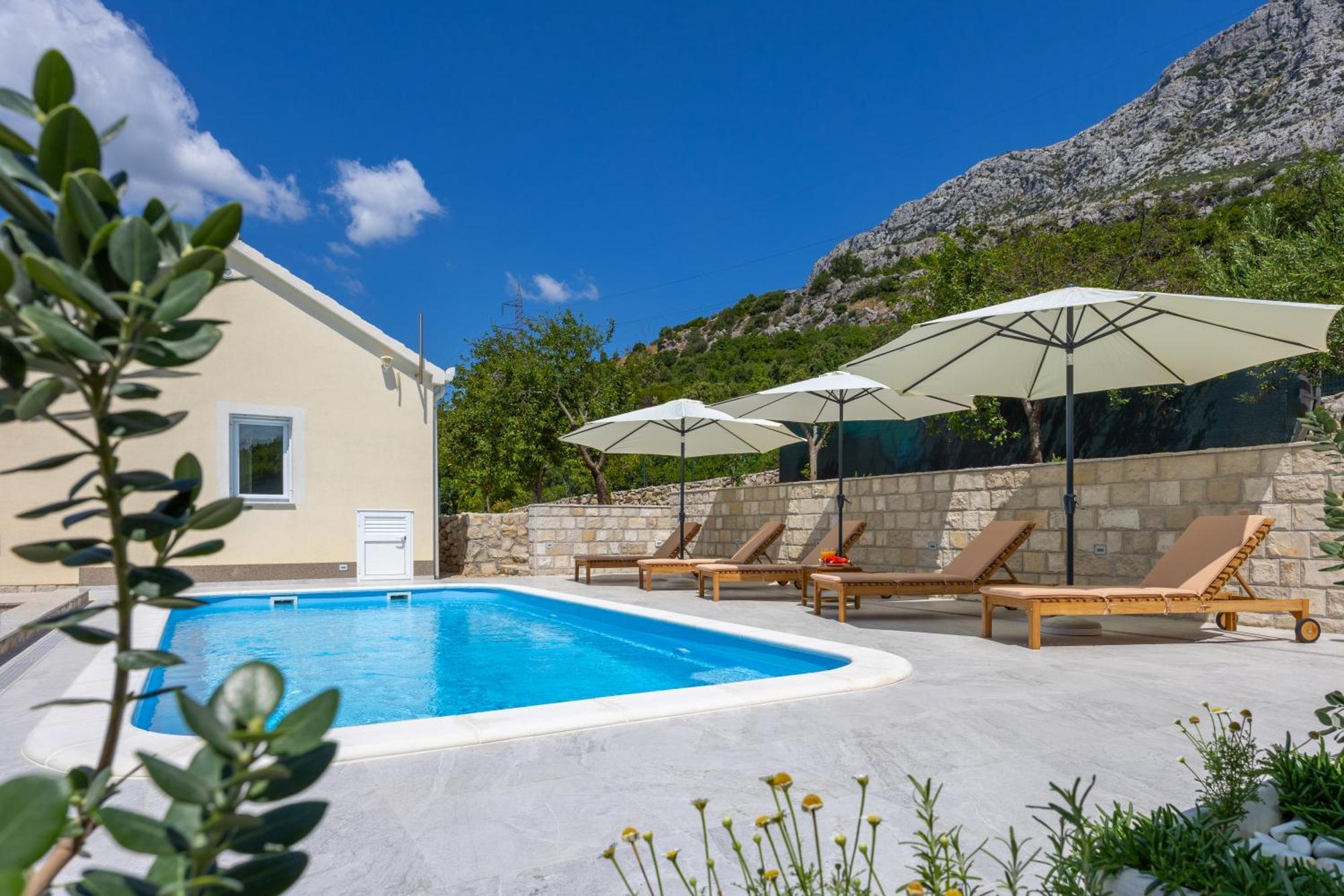 Private Villa Golden Hour With A View Of Split Area Kastel Sucurac Exterior photo