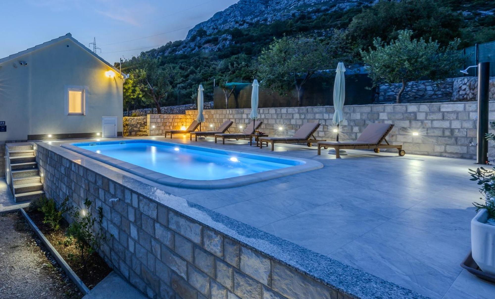 Private Villa Golden Hour With A View Of Split Area Kastel Sucurac Exterior photo